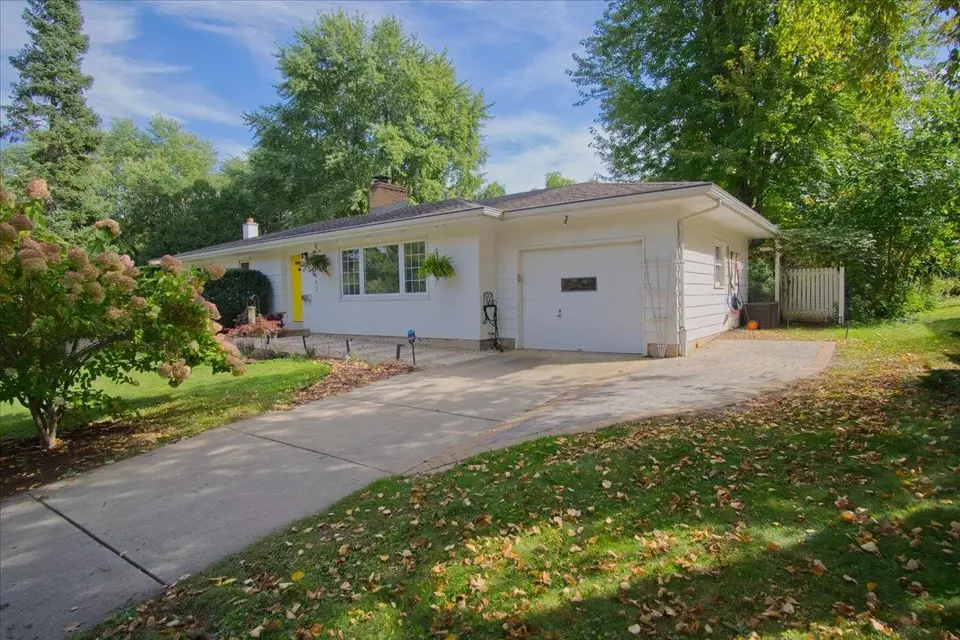 Exterior - 5017 Regent St, Madison, WI 53705 photo 5 of 9