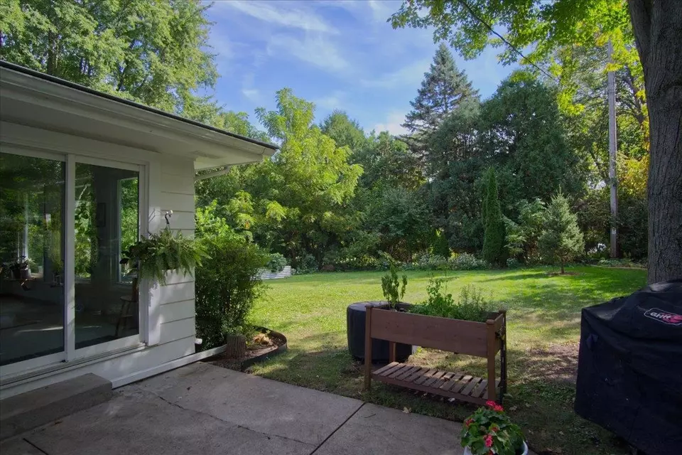 Exterior - 5017 Regent St, Madison, WI 53705 photo 6 of 9
