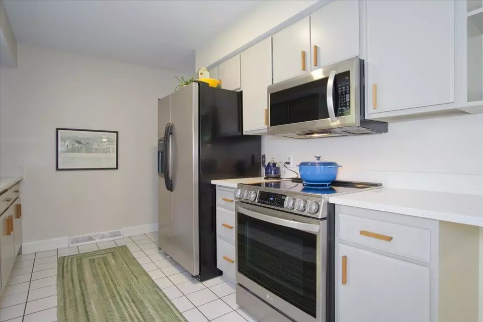 Kitchen - 5017 Regent St, Madison, WI 53705 photo 2 of 3