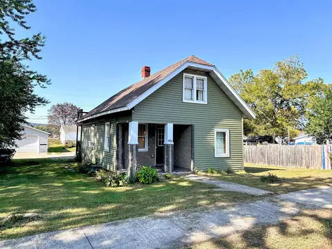 1013 S Beaumont Rd, Prairie Du Chien, WI 53821