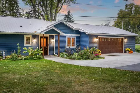 w10935 Blackhawk Trail, Fox Lake, WI 53933