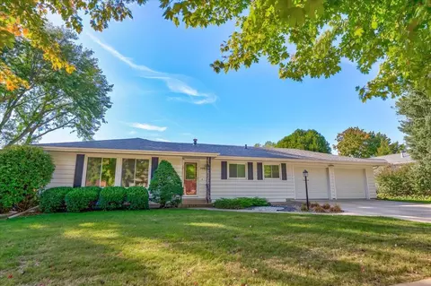 308 7th St, Waunakee, WI 53597