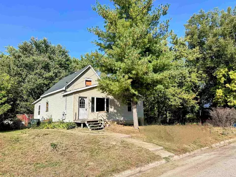 803 N Prairie St, Prairie Du Chien, WI 53821