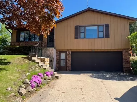 2008 Ridgeway Rd, Monroe, WI 53566