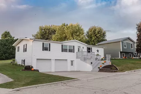 209 E Madison St, Dodgeville, WI 53533