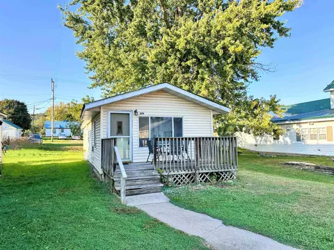209 E Front St, Wauzeka, WI 53826
