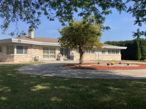 638 Vine St, West Bend, WI 53095