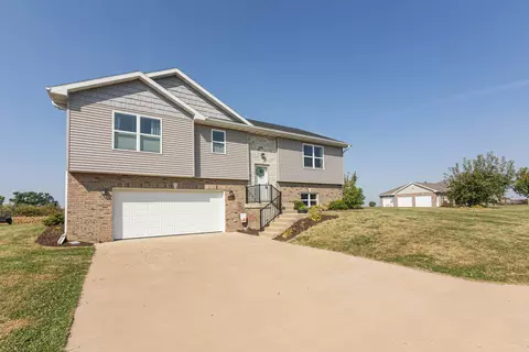 105 Emil St, Dickeyville, WI 53808