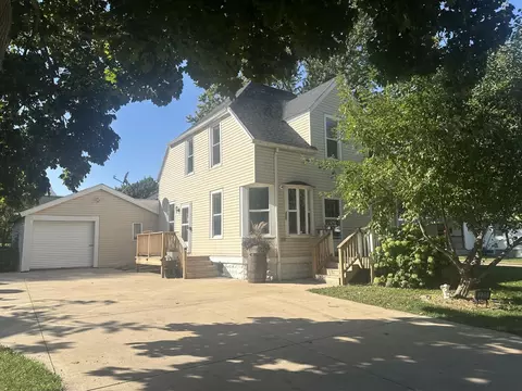 225 S Dickinson St, Randolph, WI 53956