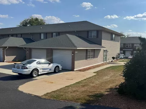 1935 Lafayette Dr #1, Janesville, WI 53546