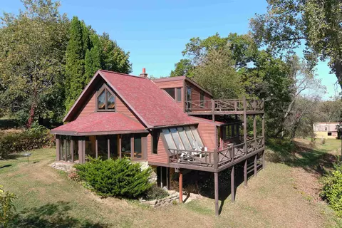 3961 High Point Rd, Spring Green, WI 53588