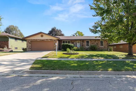 1414 Camelot Dr, Janesville, WI 53548