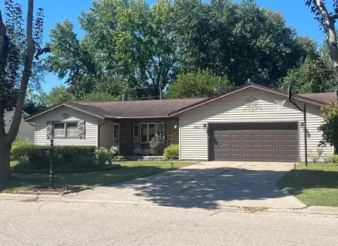 1921 Mayfair Dr, Janesville, WI 53545