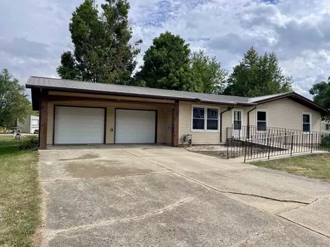 302 N 5th Ave, Albany, WI 53502