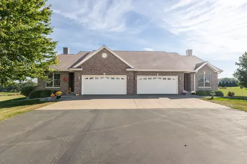 12168 Tama Run Ln, Darlington, WI 53530