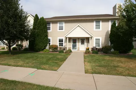2853 Holiday Dr #7, Janesville, WI 53545