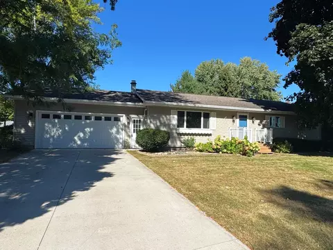 1234 W Circle Dr, Beaver Dam, WI 53916