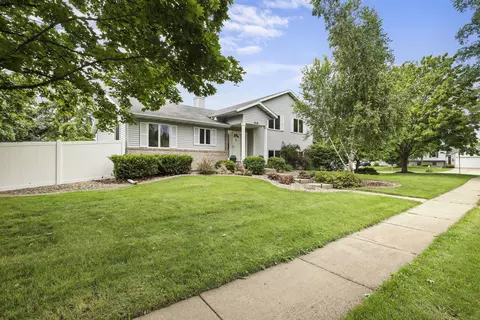 749 Westlawn Dr, Cottage Grove, WI 53527