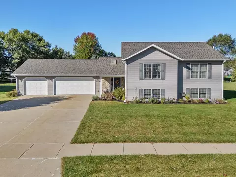 733 Eastridge Dr, Reedsburg, WI 53959