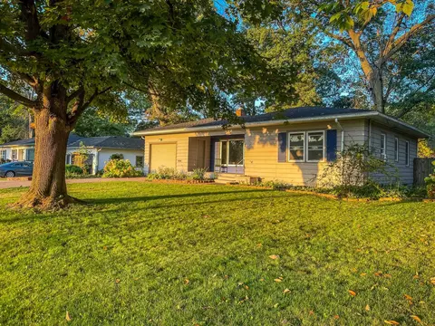 1481 Wisconsin River Dr, Port Edwards, WI 54469