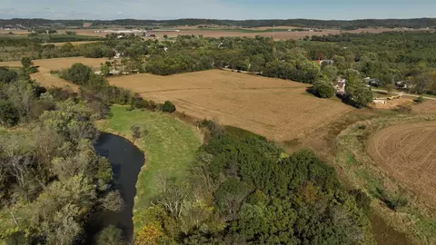 000 Fulton St, Lone Rock, WI 53556