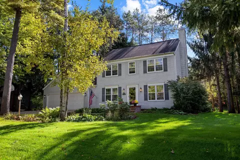 1749 Ives Ln, Suamico, WI 54173
