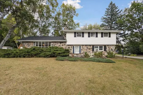 2504 Dartmouth Dr, Janesville, WI 53548