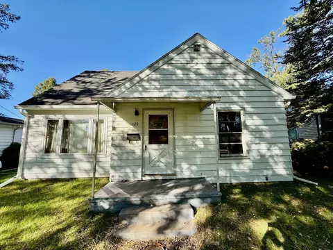 1123 Vine St, Wisconsin Dells, WI 53965
