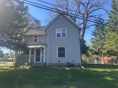 419 N Main St, Pardeeville, WI 53954