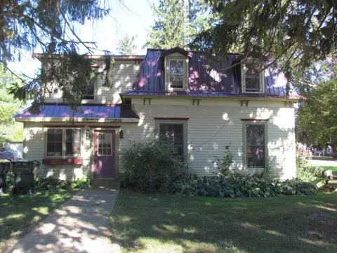 201 Drury St, Cobb, WI 53526