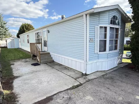 w210n11631 Pinecrest Ln, Germantown, WI 53022