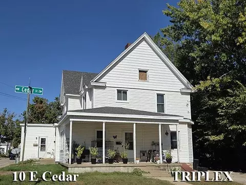 10 E Cedar St, Platteville, WI 53818