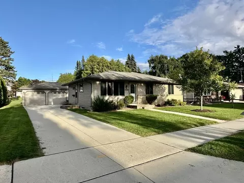 2635 N 30th St, Sheboygan, WI 53083