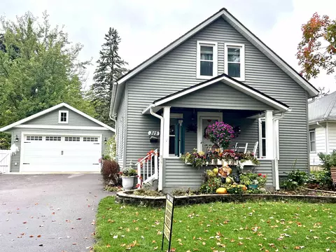 315 10th St, Baraboo, WI 53913