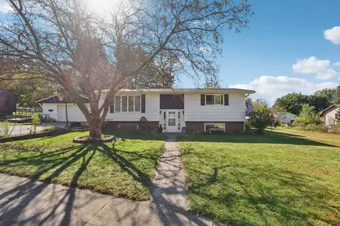 1136 14th St, Reedsburg, WI 53959