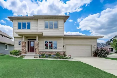 9919 Bronze Leaf Ln, Middleton, WI 53562