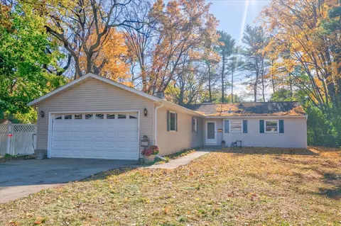 5517 Dorsett Dr, Madison, WI 53711