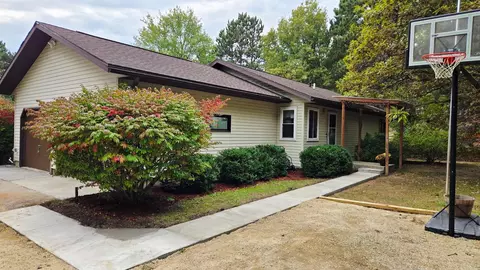 335 Ember Ave, Oxford, WI 53952