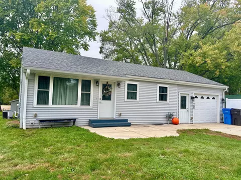 325 South St, Fall River, WI 53932