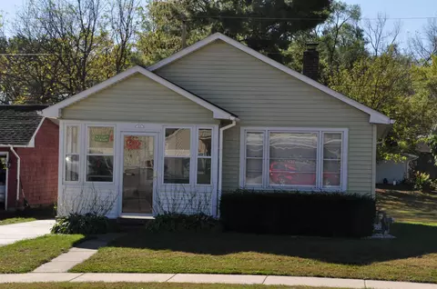 204 E Madison St, Spring Green, WI 53588