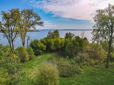 n1068 Lake Drive, Edgerton, WI 53534