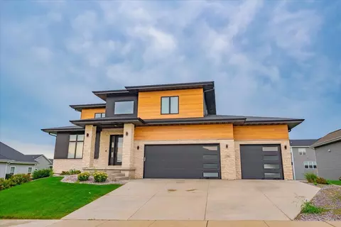 2596 Fahey Gln, Fitchburg, WI 53711