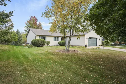 714 Cresthaven Dr, Cottage Grove, WI 53527