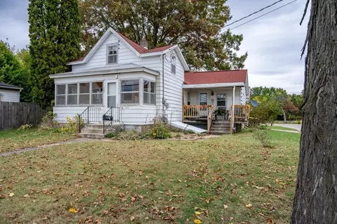825 E State St, Mauston, WI 53948