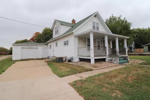255 E Memorial Dr, Janesville, WI 53545