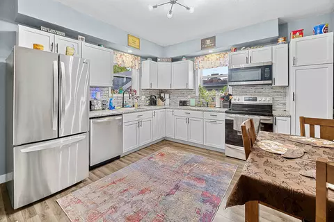 175 E Oak Grove St, Juneau, WI 53039