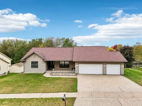 2201 Winfield Dr, Reedsburg, WI 53959