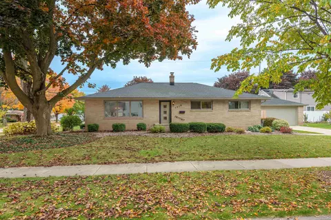 1319 E Harding Dr, Appleton, WI 54915