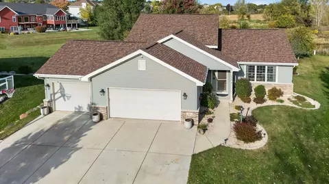 415 Coyle Pkwy, Cottage Grove, WI 53527
