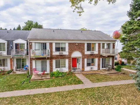 2136 Allen Blvd #3, Middleton, WI 53562